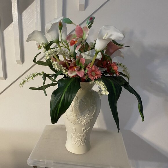 Elegant Floral Assortment - Picture 9 of 9